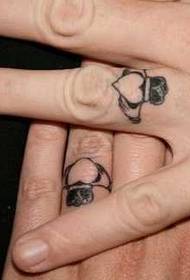 Pirkstu mīlestības spārnu tetovējuma raksts