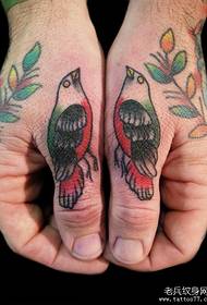 Finger liten gammel skole fugl tatovering mønster