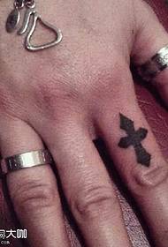 Piršto kryžiaus tatuiruotės modelis