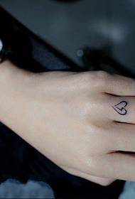 Kis friss ujj szív tetoválás kép