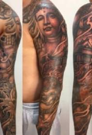 Un gruppo di nuove opere in stile tatuaggio bellissimo braccio di fiori tradizionali