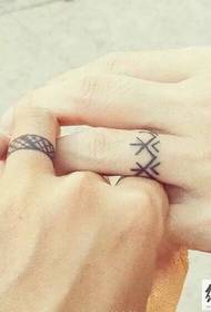 Hidup ini tidak mengubah tato jari pasangan