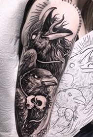Schéin 9 Armed donkel Tattoo Figur