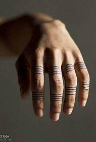 Pirkstu gredzena tetovējuma raksts