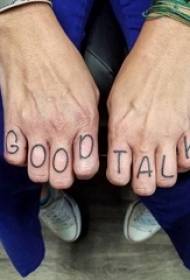 Vinger brief tattoo jongen vinger op zwarte letter tattoo foto