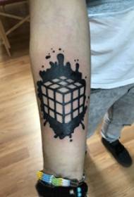 Rubikova krychle tetování chlapců na černé Rubikově krychle tetování obrázku