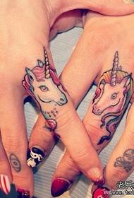 Modèle de tatouage licorne à un doigt