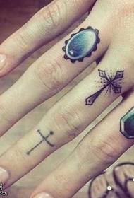 Ručni otisak prsta križ dragulja uzorak tetovaža