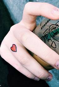 手指上的經典愛情紋身