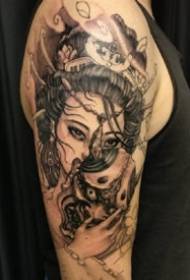 Aarm Geisha: 9 Blummen Tattooen op der Aarm