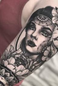 Arm Girl Tattoo: 9 schwarz-graues Girl Tattoo funktioniert mit Armen