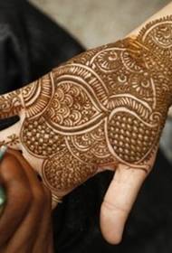 Variation finger indisk Henna tatuering