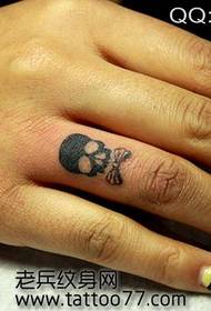 Modello di tatuaggio teschio totem dito carino