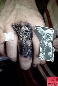 Најбољи узорак препоручује тетоважа прстом