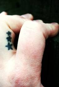Pirkstu trīs melnu zvaigžņu tetovējuma raksts