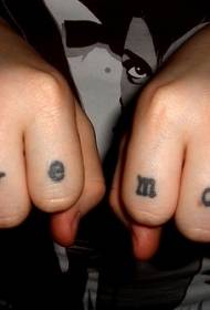 Pasangan jari pola huruf hitam tato