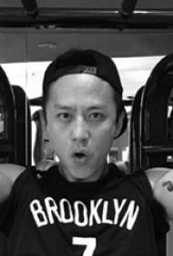 Modello di tatuaggio di Deng Chao Braccio a stella su immagine di un tatuaggio inglese nero