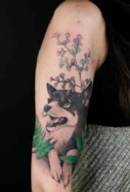 Stekende zwarte plant tattoo op de arm