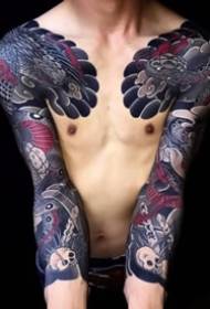 Värdering av en grupp tatueringsdesigner för blommararmar med dominerande sidoläckage
