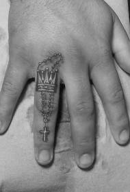 Dito bello modello croce tatuaggio corona