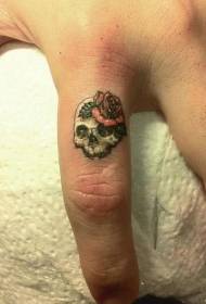 Pola tato dengan jari memakai bunga