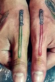 Lengan kecil corak tato lightsaber berwarna