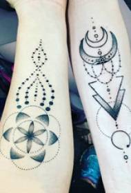 Consells per a tatuatges de tatuatges Parella de braços negres Imatge creativa del tatuatge