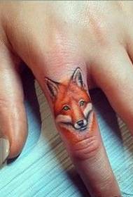Gambar seni tato gambar jari fox yang sangat sulit