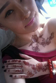 Гоо сайхан Энэтхэгийн Henna Clavicle шивээс