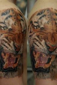 modello tatuaggio tigre ruggente colore realistico stile