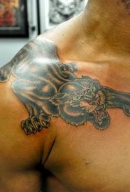 férfi váll dühös párduc tetoválás minta