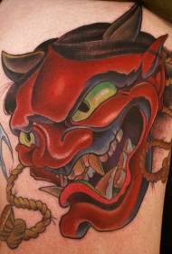 Iso käsivarsi aasialainen perinteinen punainen prajna-naamio tatuointikuvio