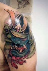 ramię komiks styl kolorowy zabawny tatuaż maska samuraja