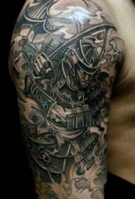 modèle de tatouage guerrier gris noir épaule masculine