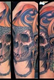 spalla teschio moderno stile tradizionale scimmia con tatuaggio casco