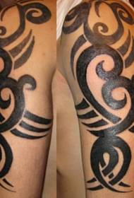 shoulder Black wide curly totem tattoo pattern