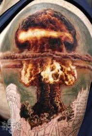 tikroviško stiliaus spalvos branduolinės bombos sprogimo tatuiruotės modelis