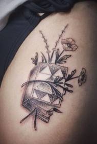 Libro 3D in bianco e nero a spalla con motivo tatuaggio papavero