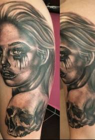Nuevo estilo negro hombros marrones llorando mujer tatuaje patrón