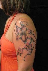 Váll törzsi női színes liliom tetoválás minta