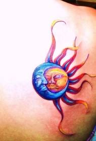 pečių spalvos mėnulio ir saulės tatuiruotės modelis