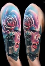 nový štýl farebnej krásy s ružovým vzorom tetovania