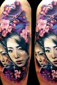 schouderkleur Japanse bloem en vrouw portret tattoo patroon