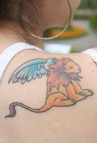 modello del tatuaggio del leone delle ali del fumetto di colore della spalla