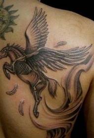 immagine tatuaggio spalla marrone teschio scuro Pegasus