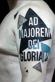 мужское плечо с геометрическим узором в виде буквы татуировки