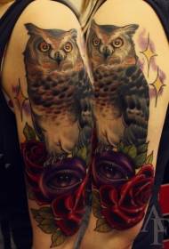 Rameno Barva Velká sova a květinový vzor tetování