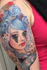 肩部彩色女子肖像与鲜花纹身图案