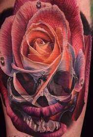 moderný tradičný štýl, farebná vážka a ružový vzor tetovania