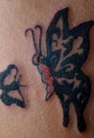 Χρώμα ώμου δύο πεταλούδες που φέρουν μοτίβο τατουάζ